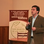 Subsecretario de Desarrollo Económico de San Martin de los andes Lic Gustavo Barraza explicando el Proyecto Sello de Origen